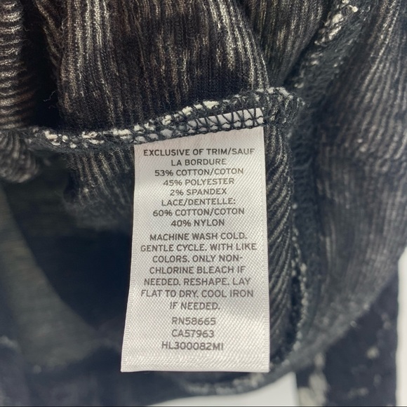 Hinge  Women’s Top Small Black White Floral Lace Print Sweatshirt Cottagecore - Picture 3 of 4